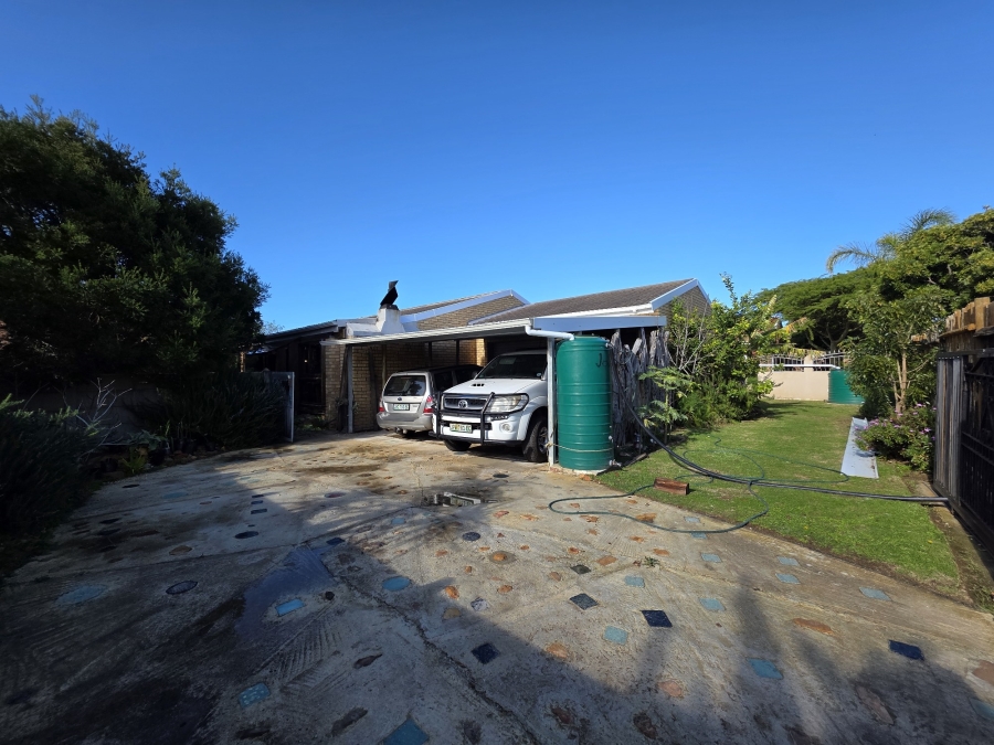 3 Bedroom Property for Sale in Wavecrest Eastern Cape